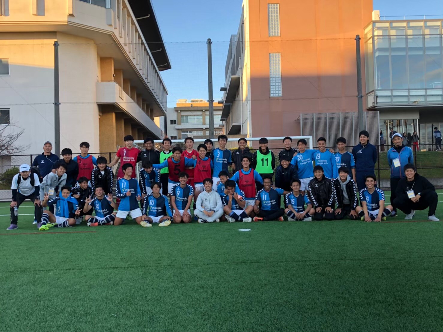 静岡産業大学サッカー部 アップ着 2022年度 年間表彰式が行われまし